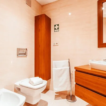 Modern & Elegant 2 Bedroom In By Gt House