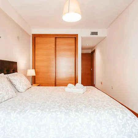 Modern & Elegant 2 Bedroom In By Gt House Apartment
