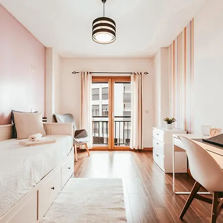 Modern & Elegant 2 Bedroom In By Gt House Amadora