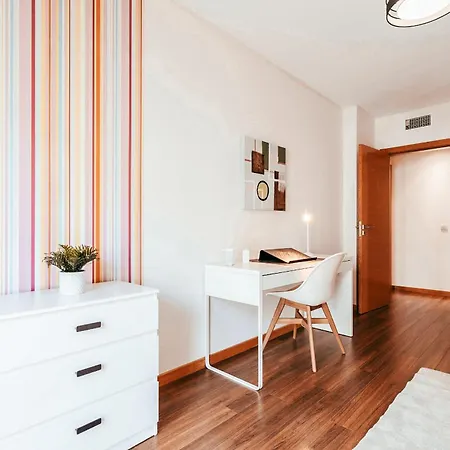 Apartment Modern & Elegant 2 Bedroom In By Gt House Amadora