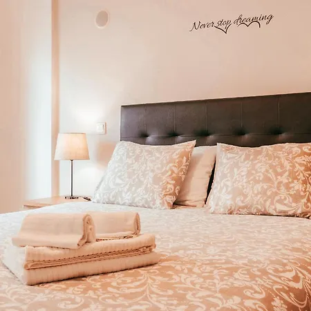 Apartment Modern & Elegant 2 Bedroom In By Gt House
