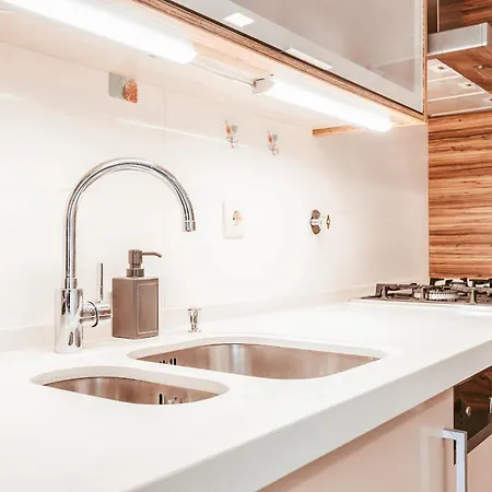 Apartment Modern & Elegant 2 Bedroom In By Gt House