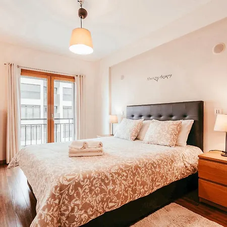 Modern & Elegant 2 Bedroom In By Gt House Apartment
