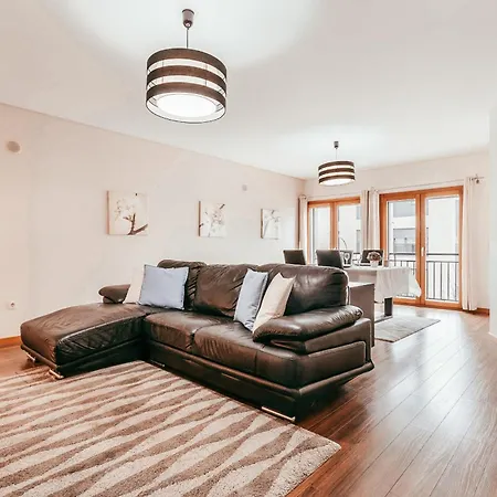 Modern & Elegant 2 Bedroom In By Gt House Apartment *