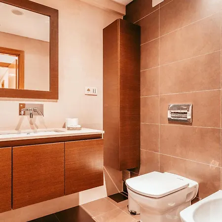Apartment Modern & Elegant 2 Bedroom In By Gt House Amadora
