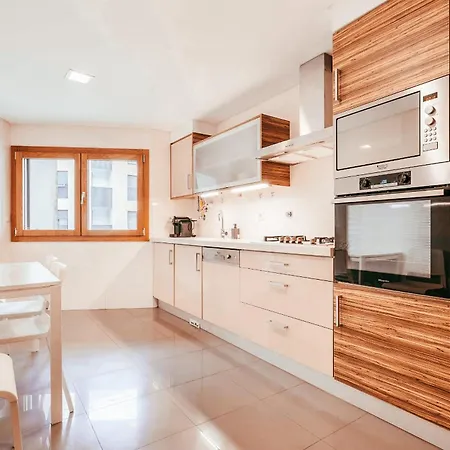 Apartment Modern & Elegant 2 Bedroom In By Gt House