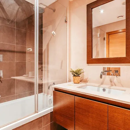 Modern & Elegant 2 Bedroom In By Gt House Amadora