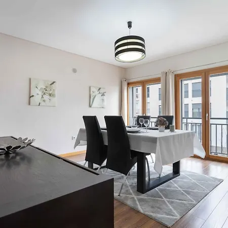 Apartment Modern & Elegant 2 Bedroom In By Gt House