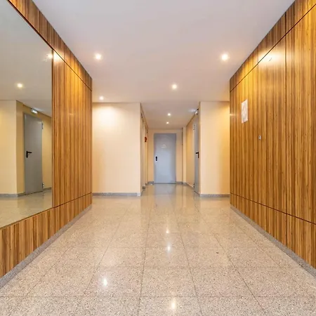 Modern & Elegant 2 Bedroom In By Gt House Amadora
