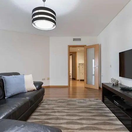 Modern & Elegant 2 Bedroom In By Gt House Apartment *
