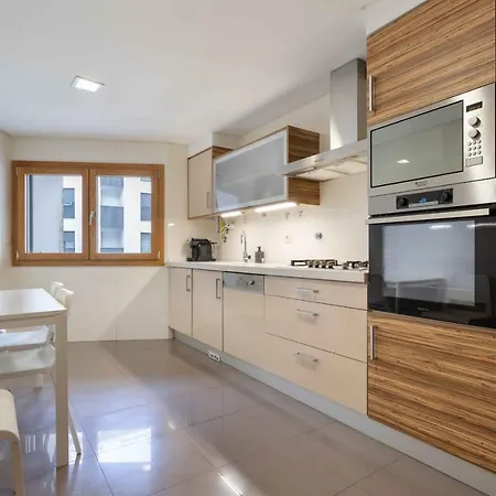 Modern & Elegant 2 Bedroom In By Gt House Apartment *