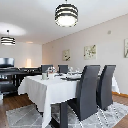 Modern & Elegant 2 Bedroom In By Gt House Apartment Amadora