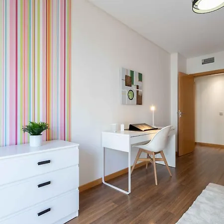 Modern & Elegant 2 Bedroom In By Gt House Apartment *