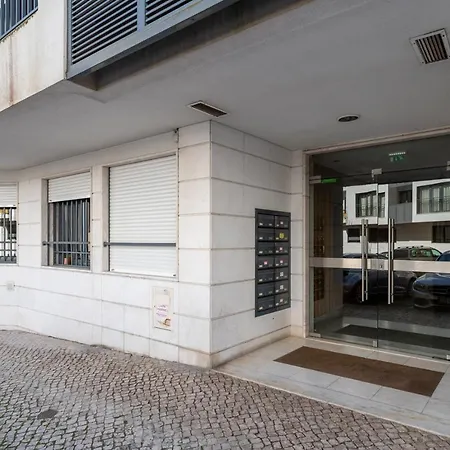 Apartment Modern & Elegant 2 Bedroom In By Gt House *