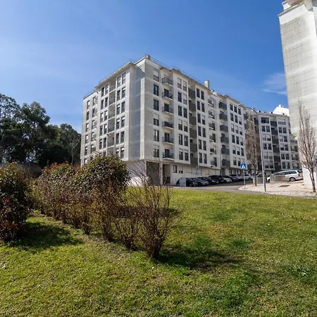 Modern & Elegant 2 Bedroom In By Gt House Amadora