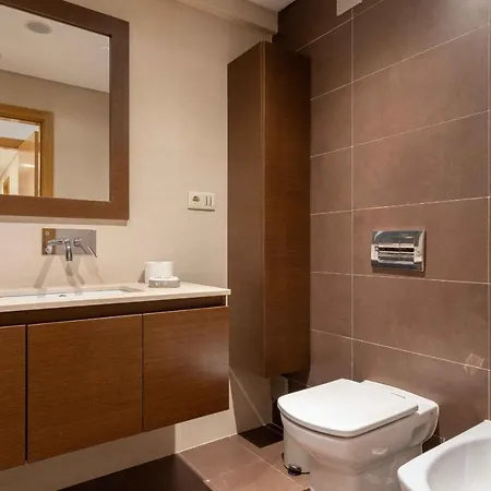 Apartment Modern & Elegant 2 Bedroom In By Gt House