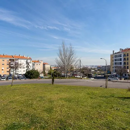 Apartment Modern & Elegant 2 Bedroom In By Gt House