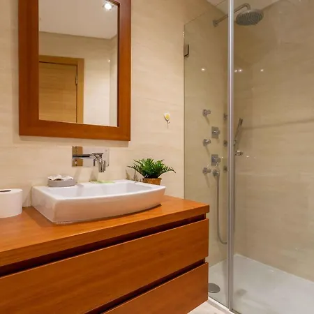 Modern & Elegant 2 Bedroom In By Gt House