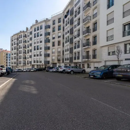 Apartment Modern & Elegant 2 Bedroom In By Gt House
