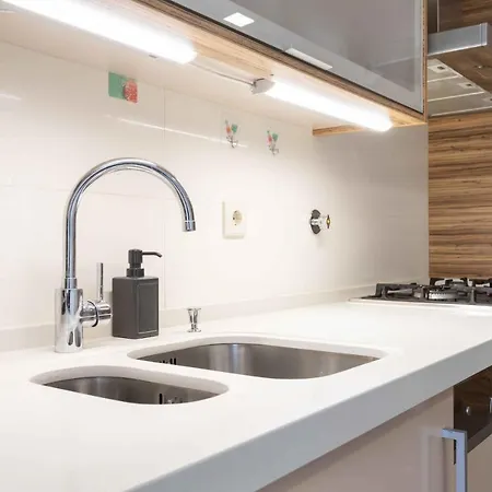 Apartment Modern & Elegant 2 Bedroom In By Gt House *