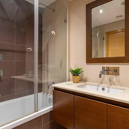 Modern & Elegant 2 Bedroom In By Gt House Amadora